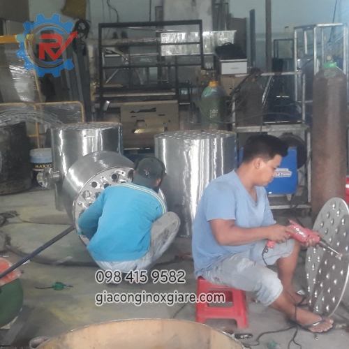 Nhận gia công bồn lõi lọc inox công nghiệp tại xưởng.