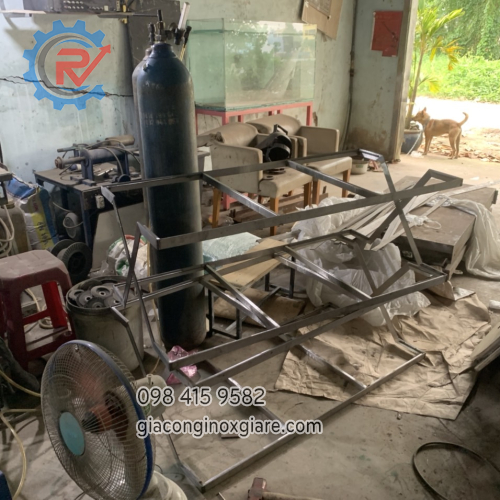 Gia công sản xuất bàn trà inox mạ vàng theo yêu cầu 