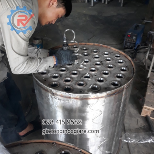 Nhận gia công bồn lõi lọc inox công nghiệp tại xưởng.