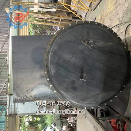 Bồn chứa công nghiệp bằng thép CT3 có trục khuấy 