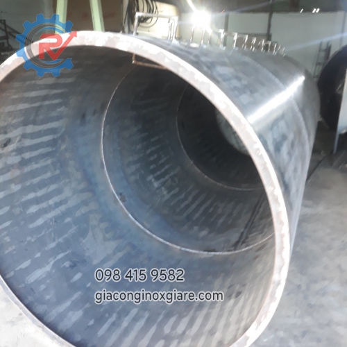 Nhận gia công bồn công nghiệp sắt, inox theo kích thước yêu cầu.