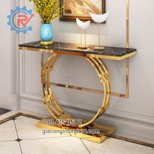 Trang trí phòng khách, bậc nghỉ cầu thang.