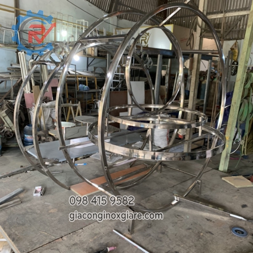Đơn vị gia công sản xuất kệ trưng bày, kệ trang trí inox mạ PVD theo yêu cầu.