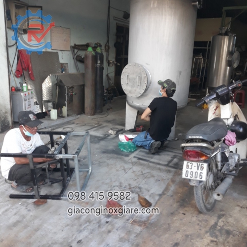 Gia công bồn inox tại xưởng 