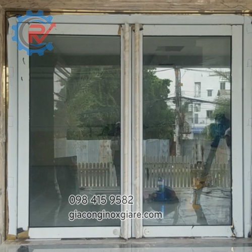 Gia công sản xuất lắp đặt cửa kính khung  inox vàng 