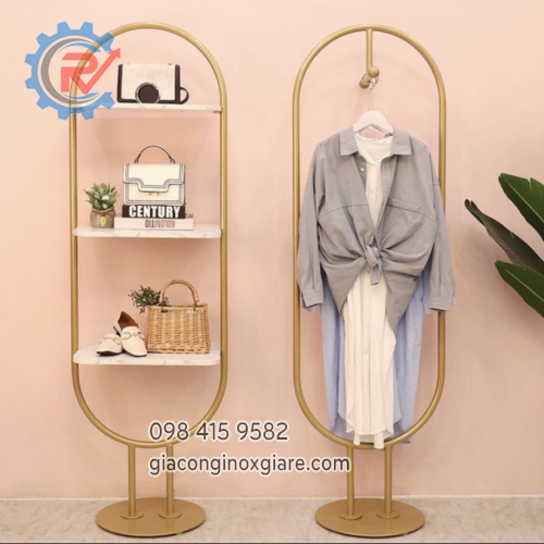 Kệ trưng bày shop thời trang cao cấp mạ vàng 