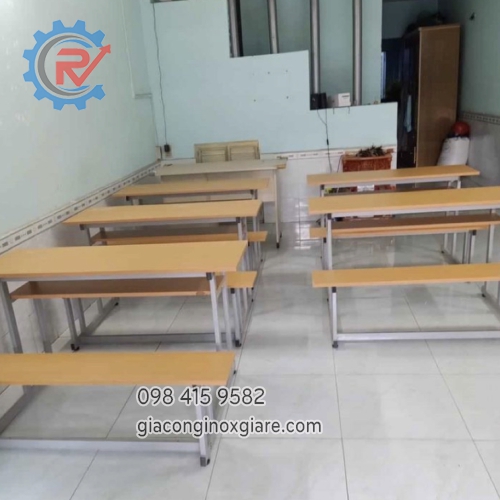 Bàn học sinh trung tâm 