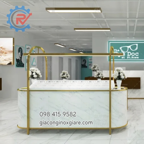 Tủ trưng bày trang sức cao cấp màu trắng kết hợp inox mạ PVD màu vàng 