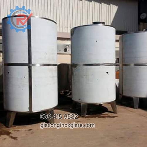 Bồn chứa xử lý nước thải công nghiệp tại các nhà máy.