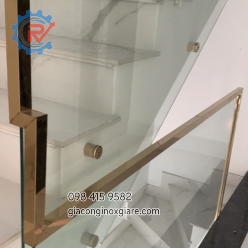 Gia công lắp đặt tay vịn cầu thang inox vàng gương 8k 