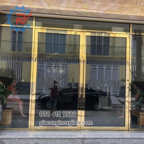 Cửa kính khung inox mạ vàng theo yêu cầu 