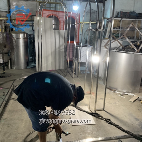 Nhận gia công sản xuất nội thất inox, inox mạ PVD theo yêu cầu 