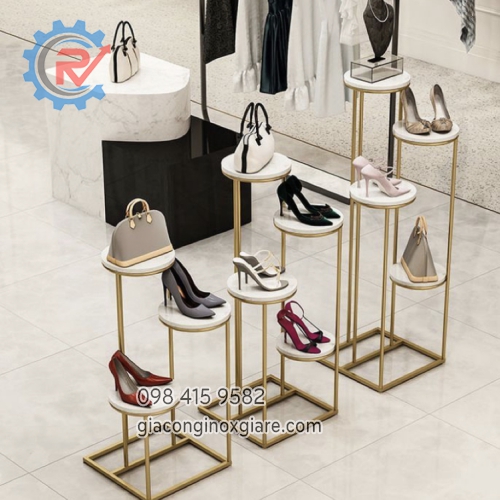 Kệ đôn trưng bày sản phẩm mới của shop 