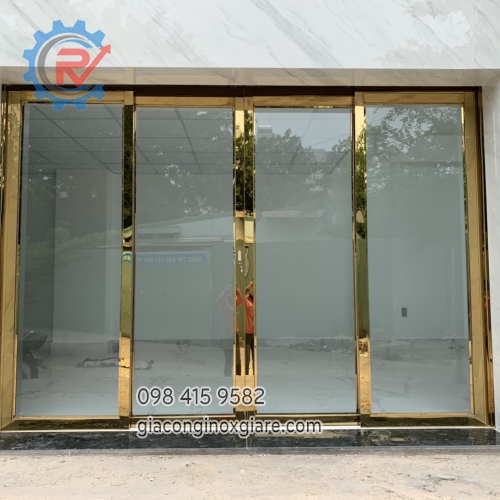 Gia công, thi công lắp đặt cửa lùa inox mạ vàng PVD cao cấp 