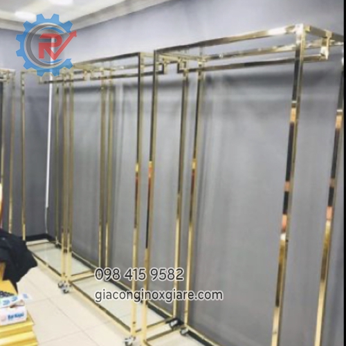 Gia công sản xuất kệ treo shop thời trang inox mạ PVD 