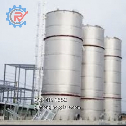 Bồn chứa inox công nghiệp dạng trụ đứng.