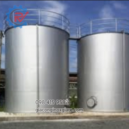 Bồn chứa trong công nghiệp xử lý nước.