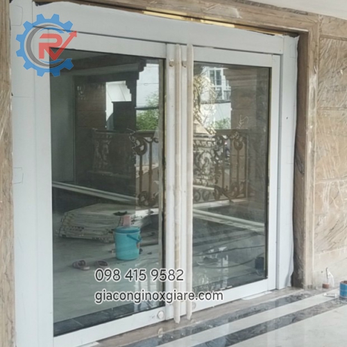 Gia công sản xuất cửa inox màu vàng theo yêu cầu 
