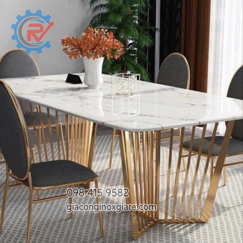 Bộ bàn ghế phòng ăn phong cách Châu Âu sang trọng.