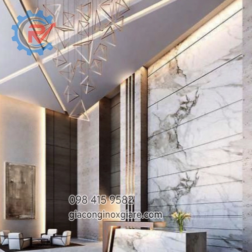 Trang trí phòng khách bằng inox mạ vàng PVD cao cấp 