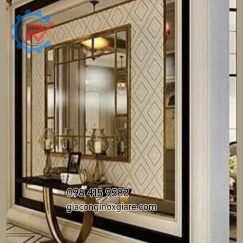 Trang trí phòng khách, bậc nghỉ cầu thang.