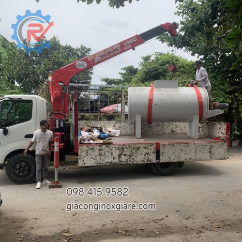 Bồn công nghiệp cánh khuấy có bệ đỡ moto
