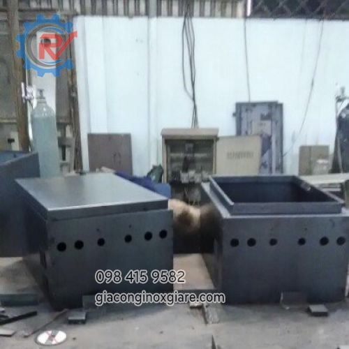 Gia công tủ điện bằng sắt theo yêu cầu 