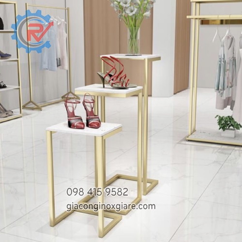 Kệ trưng bày sản phẩm mới shop thời trang bằng inox mạ PVD 