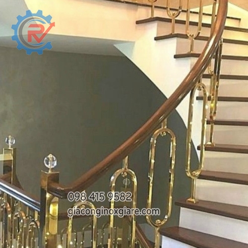 Lan can tay vịn cầu thang inox mạ vàng sang trọng 