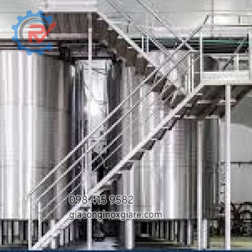 Gia công, thi công lắp đặt hệ thống bồn inox chứa bia và giàn thao tác.