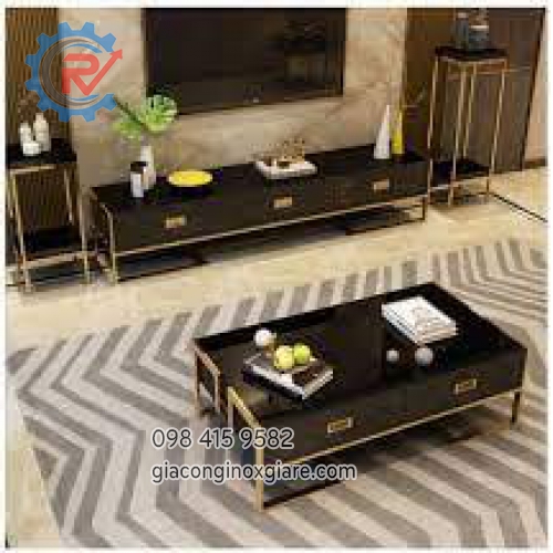 Bộ bàn trà tủ tivi phòng khách màu đen.