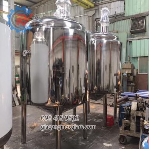 Gia công bồn khuấy trộn thực phẩm công nghiệp tại xưởng.