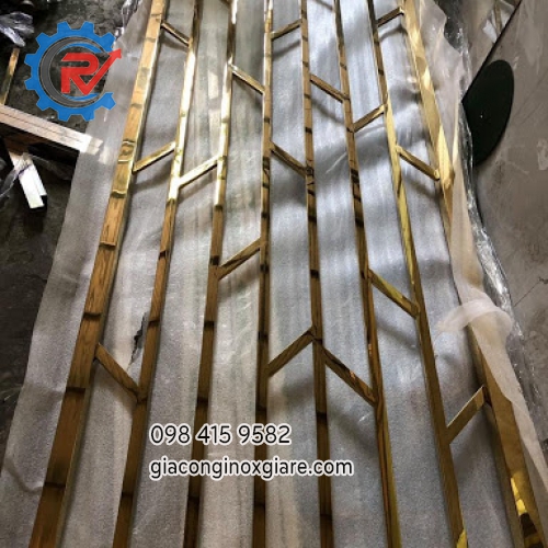Vách trang trí phòng khách inox mạ PVD vàng gold 
