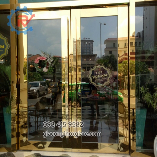 Cửa kính inox mạ vàng bản lề sàn