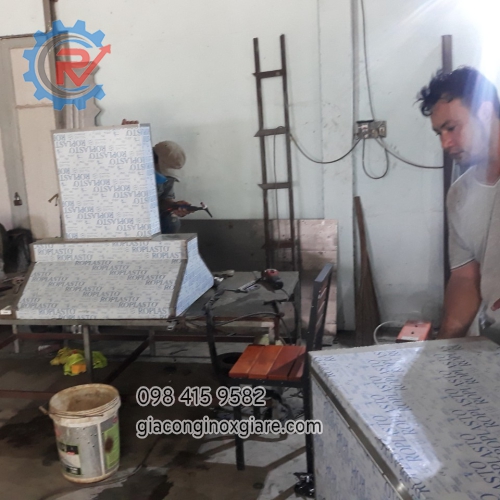 Đơn vị sản xuất, gia công, thi công lắp đặt bếp ăn công nghiệp bằng inox