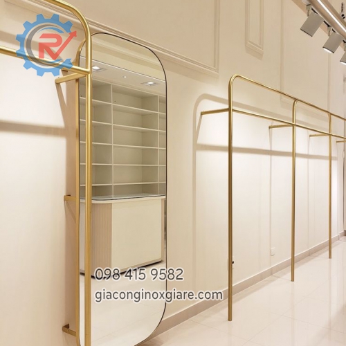 Gia công lắp đặt kệ trưng bày inox mạ PVD cao cấp tại TPHCM