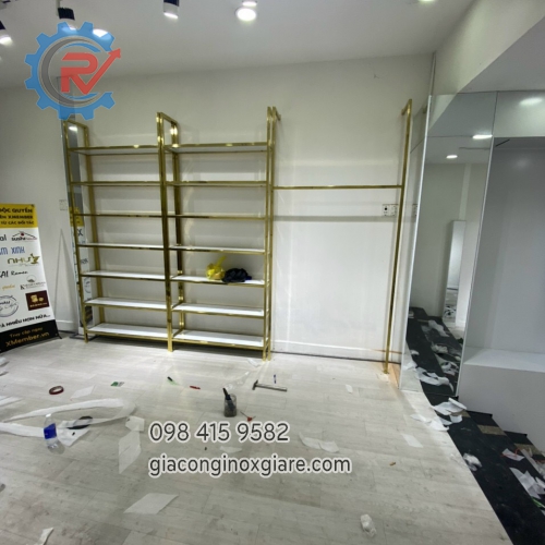 Thi công lắp đặt khung kệ shop thời trang