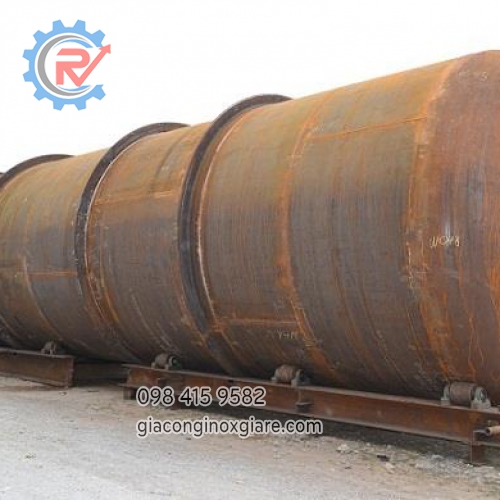 Gia công bồn thép công nghiệp lớn.