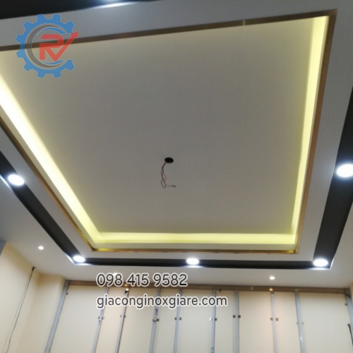 trang trí trần, tường inox mạ PVD tạo điểm nhấn sang trọng