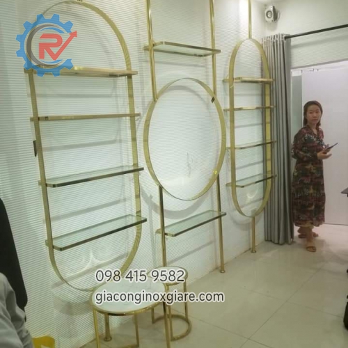 Gia công lắp đặt kệ trưng bày inox mạ PVD cao cấp tại TPHCM