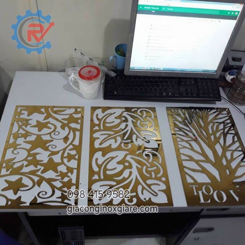 Đơn vị chuyên gia công lắp đặt vách ngăn trang trí inox mạ PVD phong cách Châu Âu sang trọng.