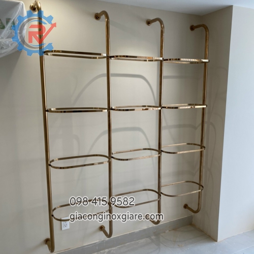 Gia công lắp đặt kệ trưng bày inox mạ PVD cao cấp tại TPHCM