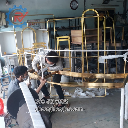 Gia công inox mạ vàng  theo yêu cầu các chi tiết trong nội thất