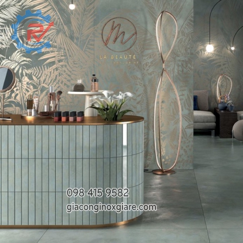 Gia công  sản xuất quầy lễ tân inox mạ vàng phong cách Luxury 