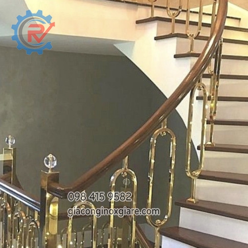 Lan can tay vịn cầu thang mạ vàng cao cấp theo yêu cầu.