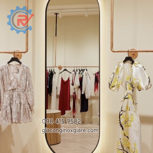 Gương soi shop thời trang khung inox mạ vàng