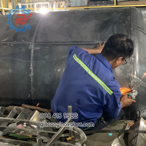 Cơ khí Phong Vũ chuyên nhận gia công bồn công nghiệp giá ưu đãi tại xưởng
