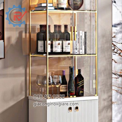 Tủ kính trưng bày rượu phòng khách mạ vàng PVD