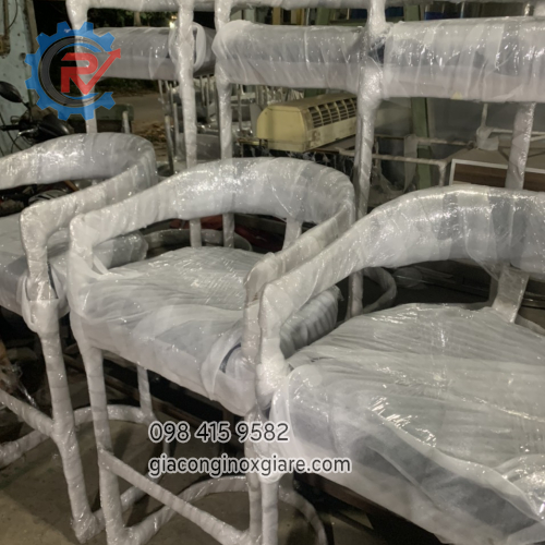 gia công ghế tựa bàn ăn inox mạ PVD